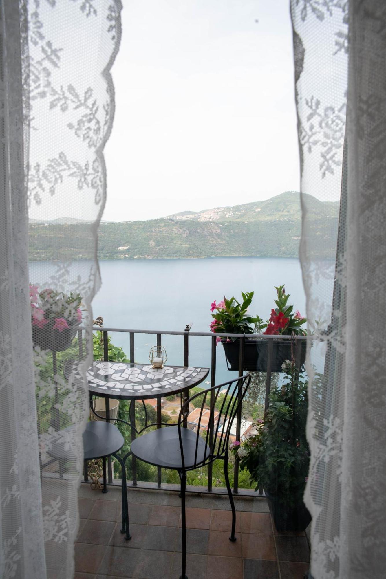 B&B Carpe Diem Vista Lago Кастель-Гандольфо Екстер'єр фото